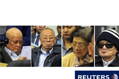 Cuatro mandos de los Jemeres Rojos, a juicio en Camboya Los cuatro miembros de mayor rango que aún sobreviven del régimen de los Jemeres Rojos, en Camboya, comparecieron ante un tribunal de crímenes de guerra el lunes, tres décadas después de que su revolución de "año cero" protagonizara uno de los capítulos m