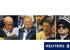 Los cuatro miembros de mayor rango que aún sobreviven del régimen de los Jemeres Rojos, en Camboya, comparecieron ante un tribunal de crímenes de guerra el lunes, tres décadas después de que su revolución de 