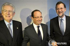 Rajoy dice que España no necesita un rescate en este momento En la imagen, el presidente del Gobierno, Mariano Rajoy (D), el primer ministro italiano (I) y el presidente de Francia, François Hollande, se dan la mano en un aparte de la cumbre de la UE en Bruselas, el 13 de diciembre de 2012