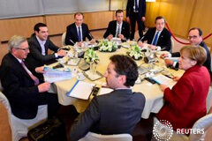 Dijsselbloem apremia a alcanzar un acuerdo sobre Grecia De izq. a dcha. el presidente francés Francois Hollande, la canciller alemana Angela Merkel, el presidente del Eurogrupo Jeroen Dijsselbloem, el presidente de la Comisión Europea Jean Claude Juncker, el primer ministro griego Alexis Tsipras, el presidente