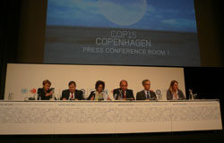 Los daneses ven avances hacia un acuerdo en Copenhague Una imagen de los ponentes en la cumbre de Copenhague