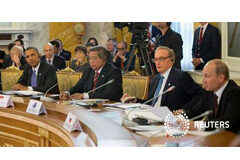 Aumenta la presión sobre Obama por Siria en la cumbre del G-20 Obama (I) escucha al presidente ruso, Vladimir Putin (D) en el inicio de una reunión del G-20 en San Petersburgo, el 5 de septiembre de 2013