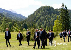 Obama pasea junto a otros líderes por el prado en Kruen, en una fotografía tomada el 7 de junio de 2015