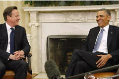 Obama pide al líder británico que solucione sus relaciones con la UE El presidente Barack Obama (D) sonríe al comienzo de su reunión con el líder británico David Cameron en el Despacho Oval, en la Casa Blanca, Washington, el 13 de mayo de 2013