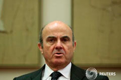 El Gobierno prevé que el paro baje del 17 por ciento este año El ministro Luis de Guindos en el Congreso de los Diputados en Madrid, 19 de abril de 2016
