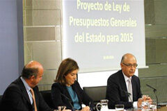 Enviado a las Cortes el Proyecto de Ley de Presupuestos Generales del Estado para 2015 Luis de Guindos, Soraya Sáenz de Santamaría y Cristóbal Montoro