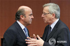 De Guindos confía en tener la auditoria bancaria en dos meses De Guindos escucha al presidente el Eurogrupo, Jean-Claude Juncker (D), al comienzo de la reunión de ministros de Economía de la UE en Bruselas