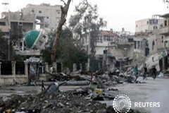 Estado Islámico libera a 270 de 400 personas secuestradas en Siria Una mezquita dañada en Deir al-Zor el 5 de marzo de 2014