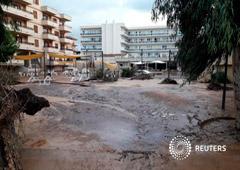 Barro y escombros en una calle de en Mallorca, el 10 de octubre de 2018 en una imagen obtenida de redes sociales