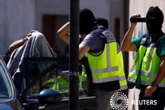 Dos detenidos en Barcelona por presunta relación con el Estado Islámico Detención de un presunto islamista por parte de la Policía Nacional española en una localidad de Madrid el pasado 25 de agosto de 2015