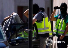 Detención de un presunto islamista por parte de la Policía Nacional española en una localidad de Madrid el pasado 25 de agosto de 2015