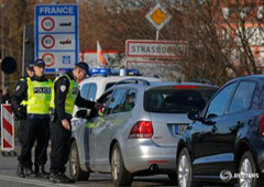 La policía francesa durante un control en la frontera en Estrasburgo, el 16 de noviembre de 2015