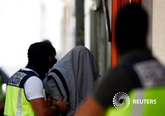 Imagen de archivo de una detención en la provincia de Madrid el pasado 25 de agosto dentro de una operación conjunta con Marruecos contra una presunta red de captación de yihadistas Imagen de archivo de una detención en la provincia de Madrid el pasado 25 de agosto dentro de una operación conjunta con Marruecos contra una presunta red de captación de yihadistas