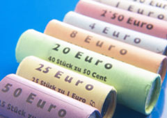Billetes de euro enrollados