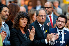 El separatismo catalán quiere una Diada multitudinaria a favor de la independencia El presidente catalán, Quim Torra, y miembros de su gobierno durante una ofrenda floral durante la Diada, el 11 de septiembre de 2018