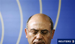 Díaz Ferrán durante una rueda de prensa en el Palacio de La Moncloa en Madrid el 2 de febrero de 2010.