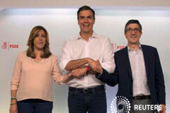 Sánchez, reelegido por los militantes secretario general del PSOE Sánchez, en el centro, junto a los otros dos candidatos tras conocerse los resultados: Susana Díaz (izquierda) y Patxi López, Madrid, 21 mayo 2017