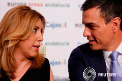 El PSOE escenifica su división en un debate agrio entre los candidatos a liderarlo Dos de los candidatos a la secretaría general socialista, Susana Díaz y Pedro Sánchez, en una fotografía de archivo en Sevilla en junio de 2016