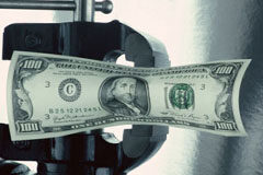 Mucho trabajo en los despachos para poco dinero en movimiento Un billete pillado por una llave