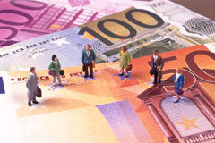 La Seguridad Social establece una ayuda específica para autónomos que hayan sufrido un accidente laboral Billetes