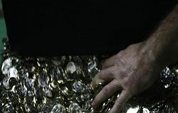 Las ventas minoristas caen un 1,4% interanual en febrero monedas amontonadas