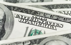 El Mito de tener que invertir una fortuna para obtener un Visado de Inversión en los Estados Unidos. Los verdaderos requisitos legales Billetes de dólar