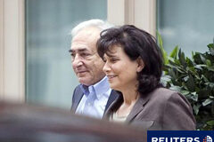 EEUU retirará los cargos contra Strauss-Kahn, según un diario Los fiscales de EEUU retirarán los cargos de agresión sexual contra el ex jefe del FMI Dominique Strauss-Kahn en su próxima comparecencia ante el tribunal dentro de dos semanas, o antes, a causa de las dudas sobre la credibilidad de la presunta víctima, d