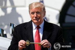 Trump revela un proceso de tres etapas para terminar con los confinamientos El presidente de Estados Unidos, Donald Trump, durante un evento con camioneros en la Casa Blanca, en Wasington, Abril 16, 2020