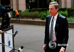 Presidente del BCE, Mario Draghi, antes de la reunión de ministros de Finanzas de la eurozona el 11 de mayo de 2015 en Bruselas