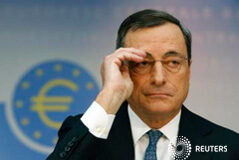 El BCE baja tipos e introduce una penalización para depósitos bancarios El presidente del BCE Mario Draghi en la rueda de prensa mensual de la institución el 7 de noviembre de 2013