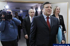 La UE dice que no puede permitir la fragmentación de la eurozona Durao Barroso llega a una cumbre en Bruselas