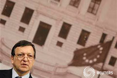 UE respalda la ayuda a recapitalización bancaria española El presidente de la Comisión Europea, Jose Manuel Durao Barroso, durante la ceremonia de 60 aniversario de la constitución de la Cámara Alta del Parlamento alemán, o "Bundesrat", en Voelklingen, en la frontera entre Alemania y Francia, el 24 de junio de 2