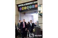 Un médico de Nueva York da positivo en el diagnóstico de ébola El alcalde de Nueva York Bill de Blasio y el Gobernador Andrew Cuomo antes de una rueda de prensa en el hospital Bellevue de Nueva York, el 23 de octubre de 2014