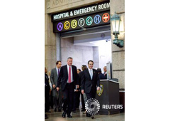 El alcalde de Nueva York Bill de Blasio y el Gobernador Andrew Cuomo antes de una rueda de prensa en el hospital Bellevue de Nueva York, el 23 de octubre de 2014 El alcalde de Nueva York Bill de Blasio y el Gobernador Andrew Cuomo antes de una rueda de prensa en el hospital Bellevue de Nueva York, el 23 de octubre de 2014
