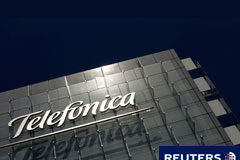Los minoritarios piden una explicación a Telefónica por el ERE para el 20% de la plantilla Fachada del edificio de Telefónica.