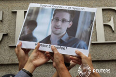 Conceden a Snowden documentos para dejar el aeropuerto de Moscú Edward Snowden