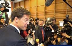 Holanda vota en unas elecciones dominadas por la austeridad Mark Rutte, líder del Partido Liberal, vota en La Haya, el 9 de junio de 2010.