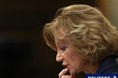 La economía española se estancó en el tercer trimestre La ministra de Economía, Elena Salgado, habla al Congreso durante un debate sobre el presupuesto en Madrid el 19 de octubre de 2010.