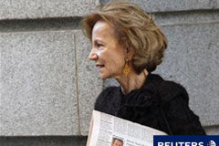 Salgado no ve necesaria una segunda ronda de fusiones de cajas Salgado a su llegada al Congreso, en Madrid, el 18 de noviembre de 2010.