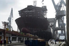 Bruselas suaviza el castigo a los astilleros españoles Empleados de astilleros de La Naval, en Sestao, cerca de Bilbao, el 29 de junio de 2012