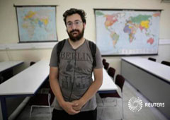 El estudiante de Geografía George Boukouvalas, de 23 años, posa para una foto en su universidad de Atenas, el 17 de junio de 2013