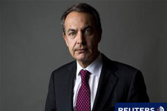 ENTREVISTA-Zapatero confía en ir ganando la batalla económica Zapatero posa para una foto tras una entrevista con Reuters en el Palacio de la Moncloa en Madrid el 21 de febrero de 2011.
