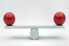 La consignación en el recurso de suplicación laboral Dos bolas rojas en equilibrio sobre una tabla