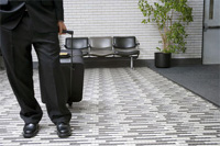 La CE no impondrá límites legales al tamaño del equipaje de mano en aviones Bruselas renuncia a limitar por ley el tamaño del equipaje de mano en los aviones