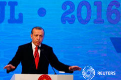 Erdogan dice que Turquía podría reabrir vías migratorias si la UE presiona El presidente turco Tayyip Erdogan hace un discurso en la Sesión Anual de la Asamblea Parlamentaria de la OTAN en Estambul, Turquía, el 21 de noviembre de 2016