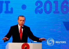 El presidente turco Tayyip Erdogan hace un discurso en la Sesión Anual de la Asamblea Parlamentaria de la OTAN en Estambul, Turquía, el 21 de noviembre de 2016