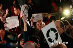 Un tribunal declara improcedente el ERE en Telemadrid Varios trabajadores de Telemadrid protestan contra el ERE en Madrid el 22 de diciembre de 2012
