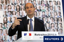 el ministro de Trabajo francés, Eric Woerth, durante una rueda de prensa para desvelar los detalles de la reforma de las pensiones propuesta por el gobierno, en París, el 16 de junio de 2010.