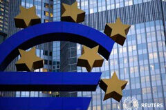El BCE, listo para bajar tipos y estimular el crédito Una escultura del euro junto a la sede del BCE en Fráncfort, el 5 de noviembre de 2013