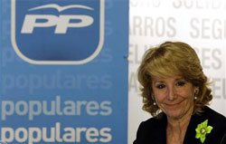 Aguirre asiste a una reunión del comité ejecutivo del PP en Madrid el 11 de febrero de 2009.